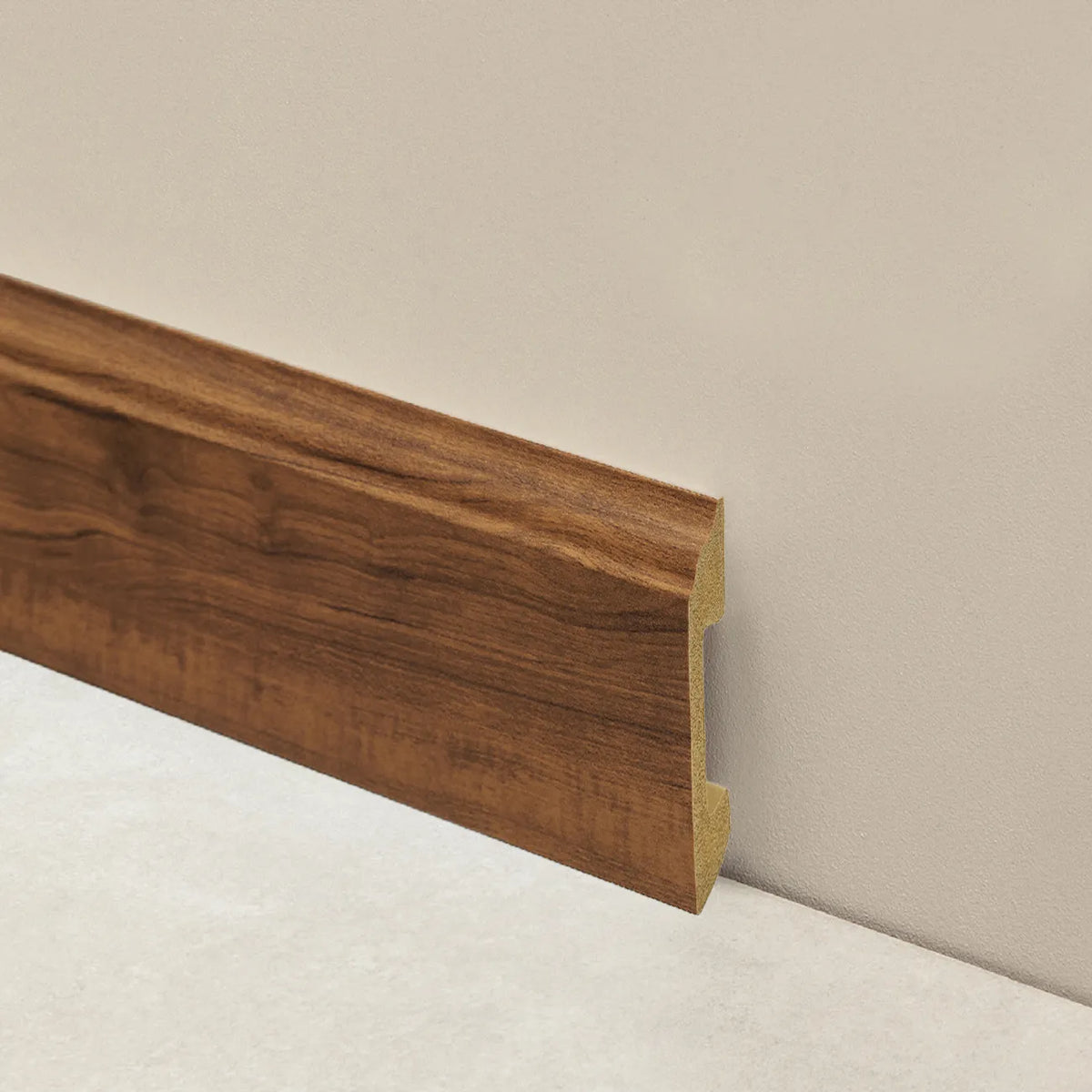 Guadapolvos Classic Roble Americano 70 mm x 10 mm x 2,4 m