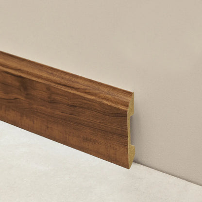 Guadapolvos Classic Roble Americano 70 mm x 10 mm x 2,4 m