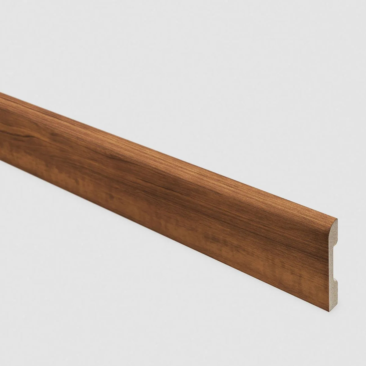 Guadapolvos Classic Roble Americano 70 mm x 10 mm x 2,4 m