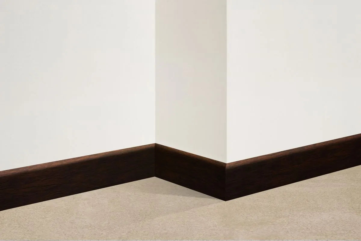 Zócalo Classic Roble Oscuro 70 mm x 10 mm x 2,4 m